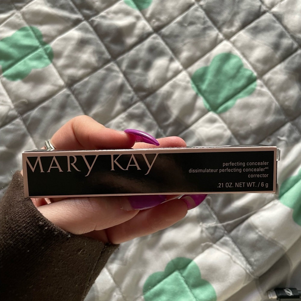 Mary Kay Light Ivory Concealer